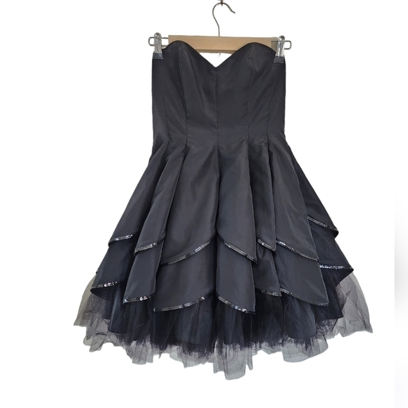 Black Swan Strapless Sweetheart Neckline Layered Tulle Special Event Dress 3/4 - Picture 1 of 8